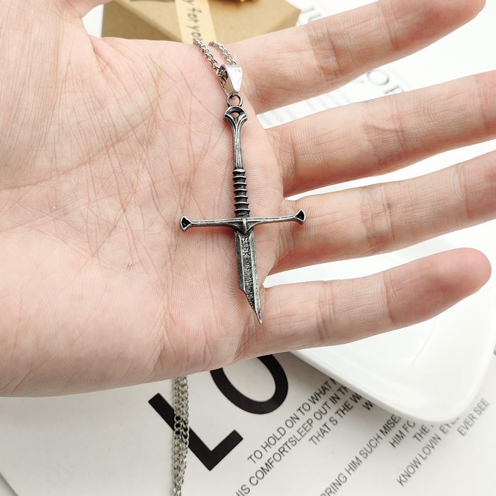 Collier pendentif épée cassée  - Retro Gaming Keychain avis et prix