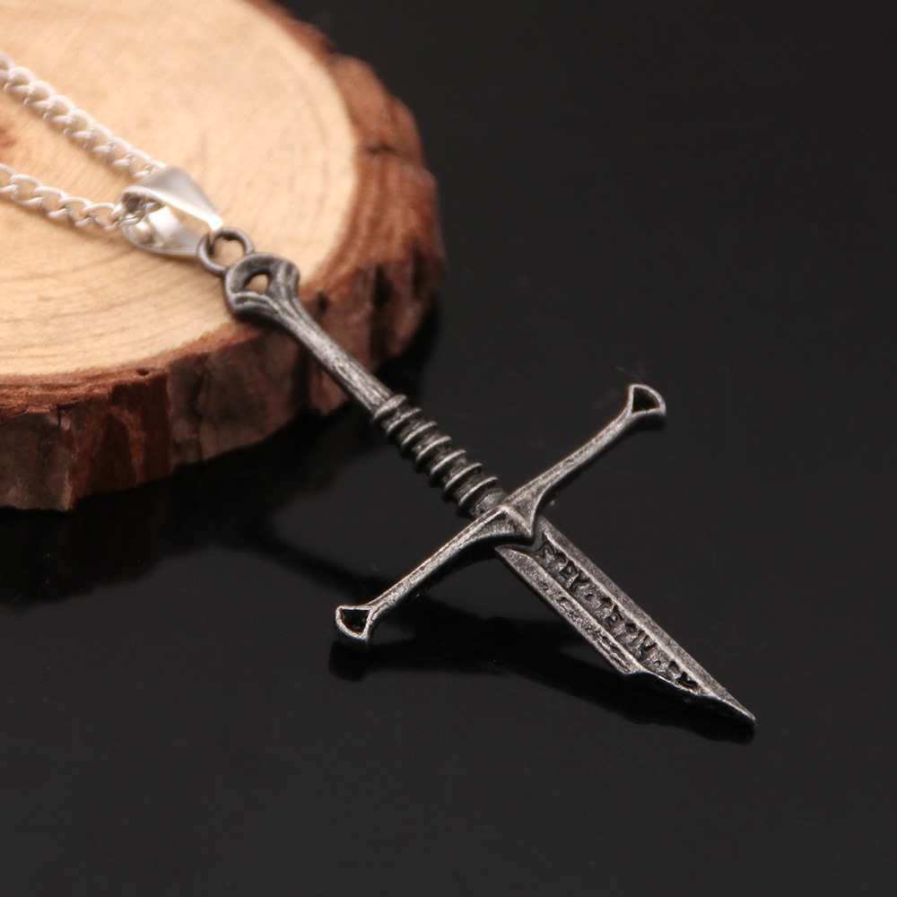 Collier pendentif épée cassée  - Retro Gaming Keychain avis et prix